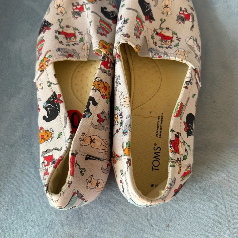 Toms Belmont Light Grey Holiday Cat Print Flats Size 10